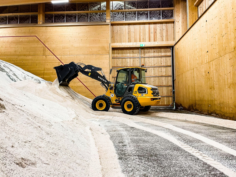 LA VOLVO L25 ELÉCTRICA SE PONE EL MONO DE TRABAJO (DE INVIERNO) PARA UNA LIMPIEZA URBANA MÁS SOSTENIBLE